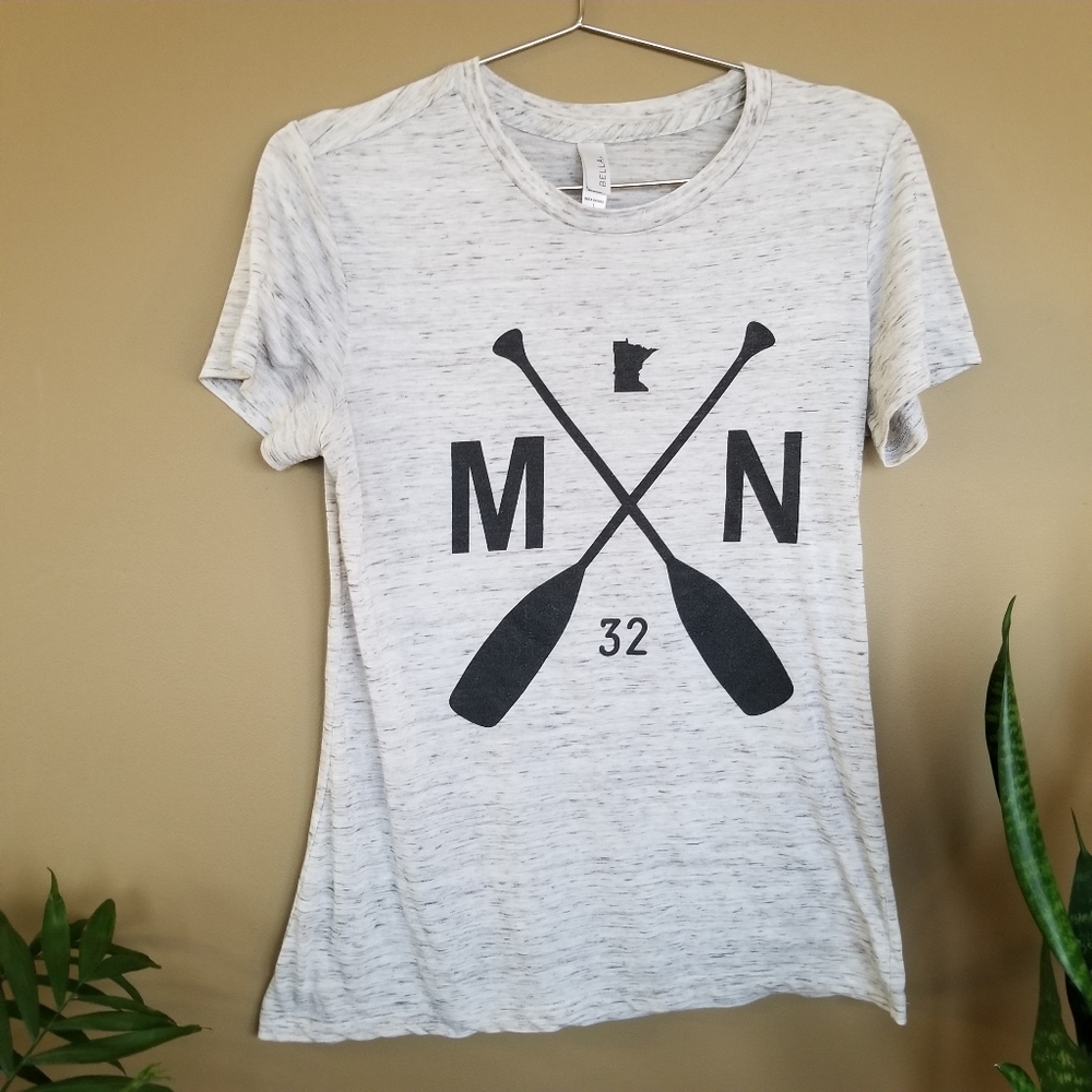 MN Graphic Tshirt Grey Fits like a Small